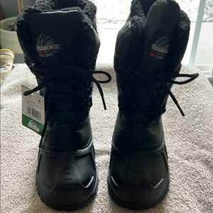 NWT box Itasca Black Winter snow Boots kids sz 6 Thinsulate Insole traction sole